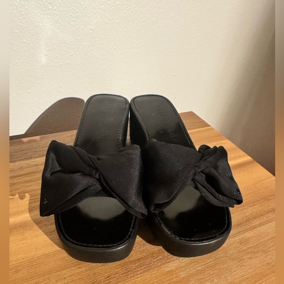 Kate Spade Bikini Platform Wedge Sandals Black Bow Size 9 EUC - Picture 2 of 11